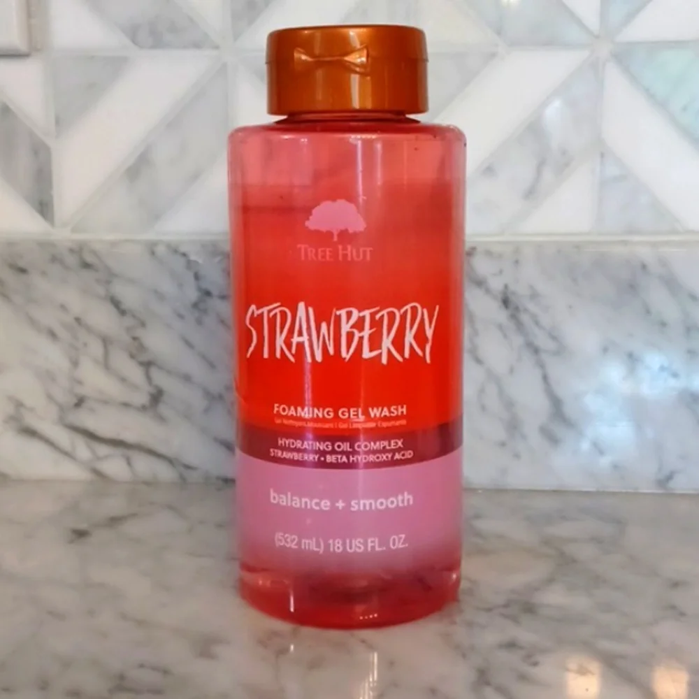 Tree Hut Strawberry Foaming Gel Wash 🍓